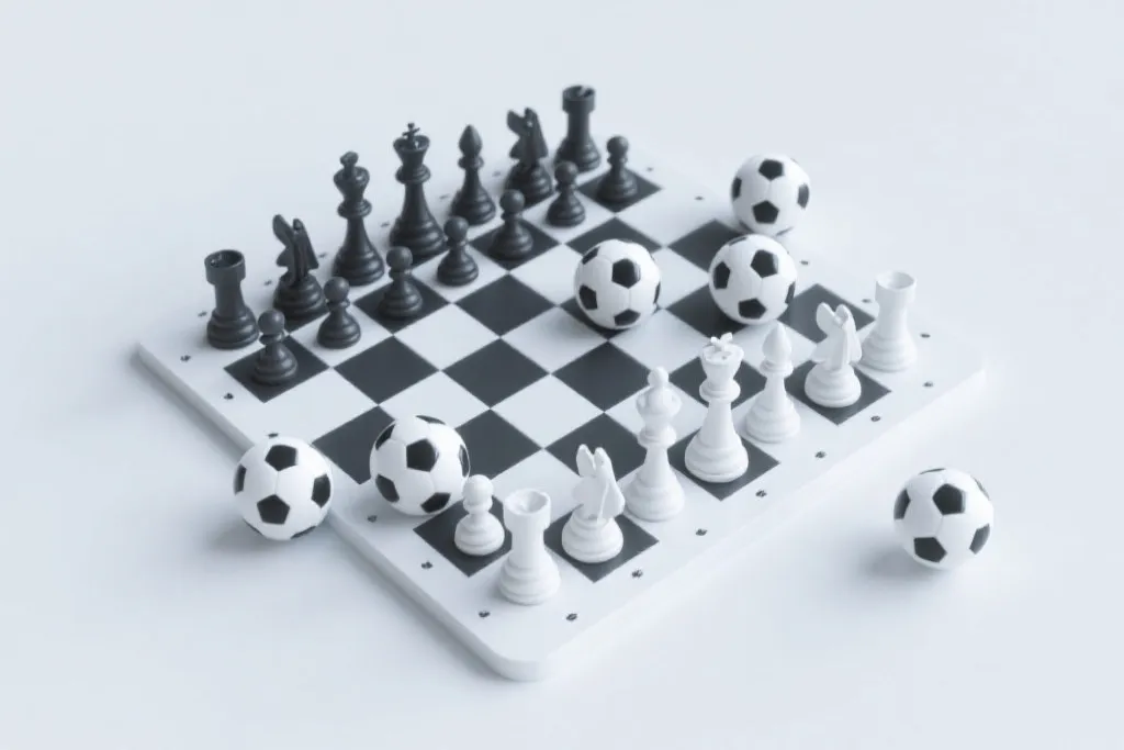 足球与国际象棋棋盘的抽象融合，象征策略与博弈